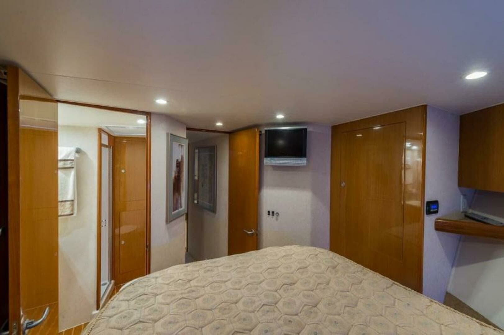 Post 53 - Ros Lyn - VIP Stateroom