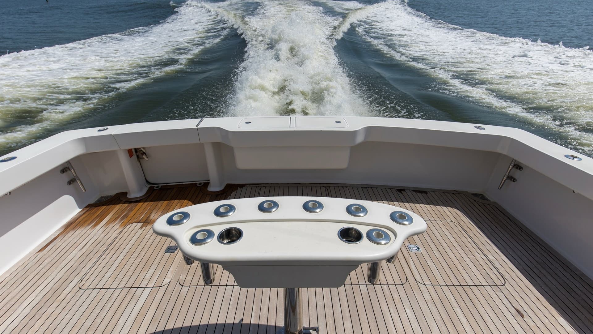 2005 61 Viking Enclosed Bridge Kelkat Rear Deck (5)