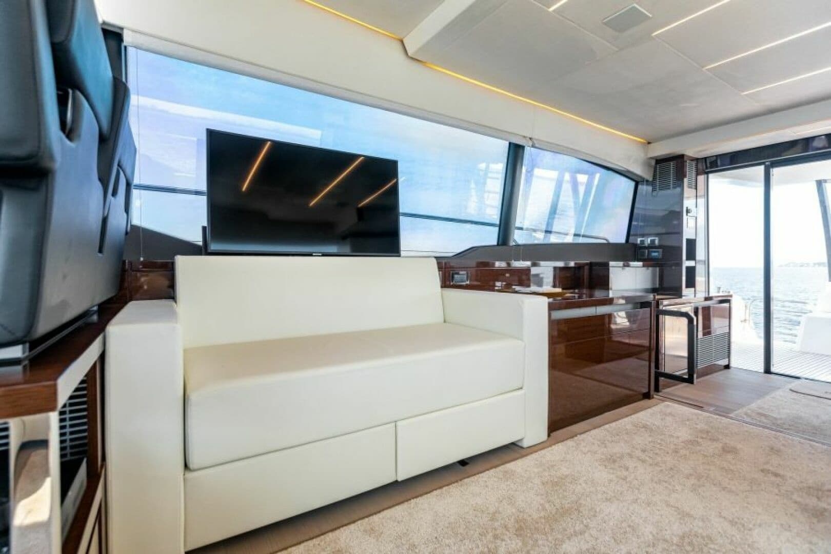 2020 Prestige 630 FB  Salon 1