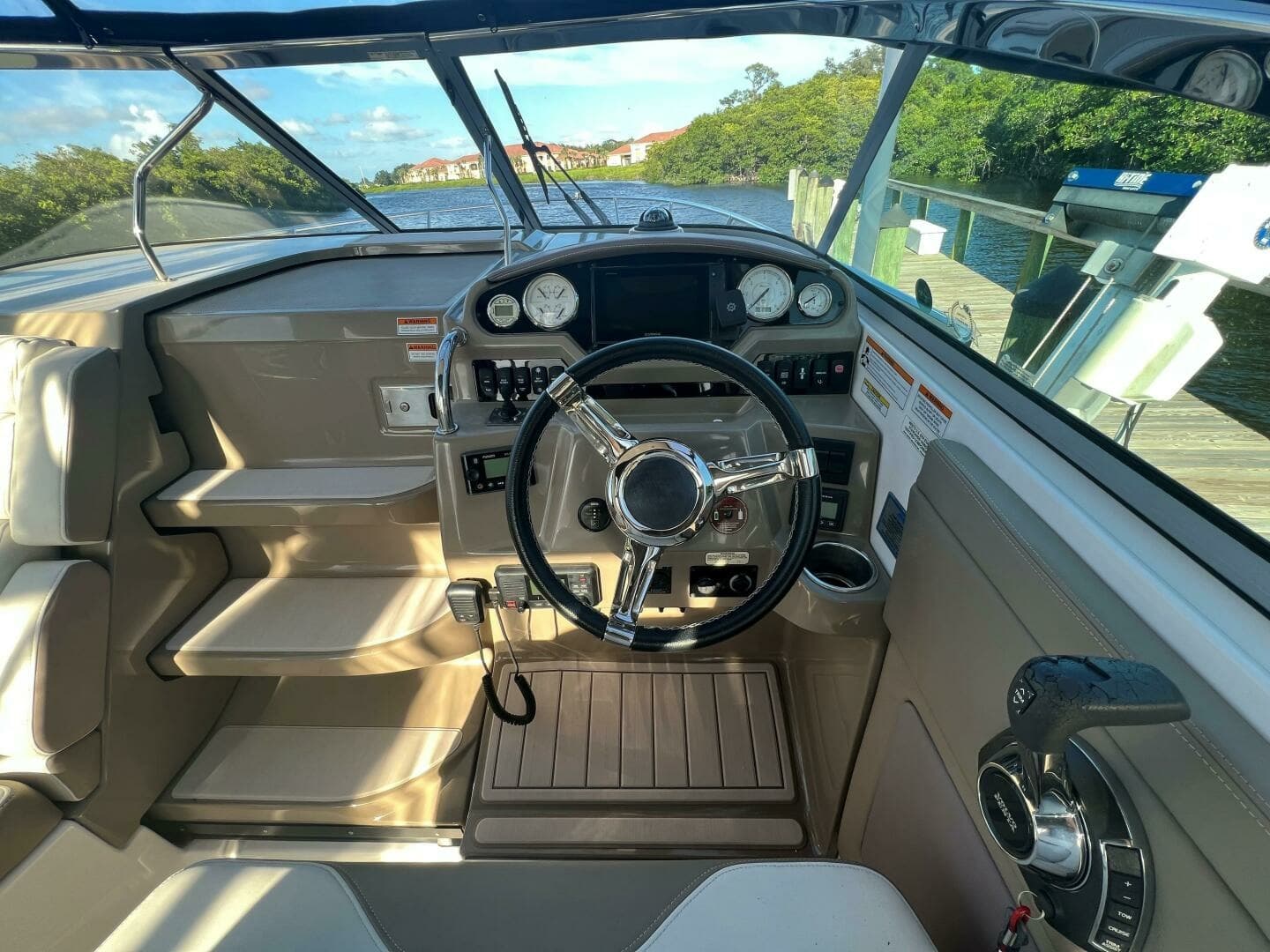 Regal 28 Express-Helm