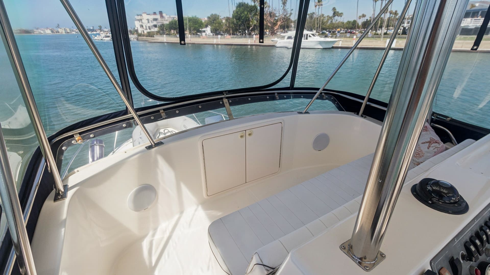 Flybridge Helm with Seating Area
