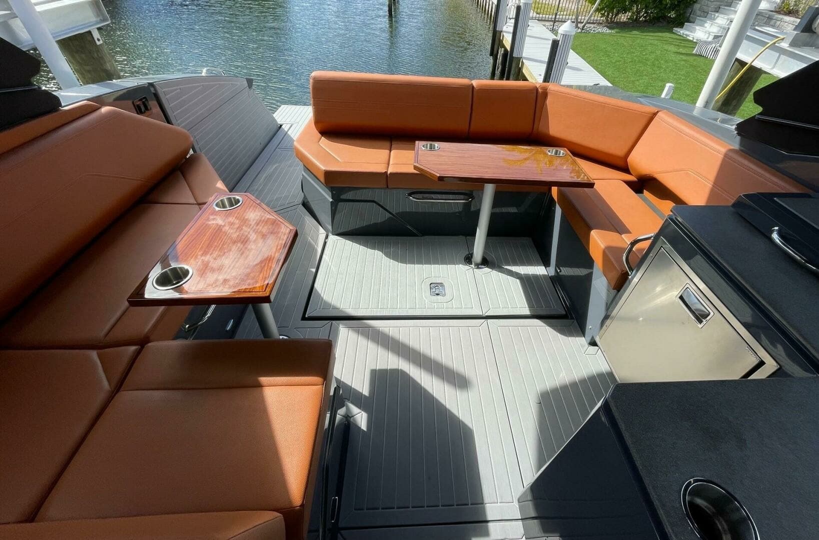 Cruisers Yachts 38 GLS -