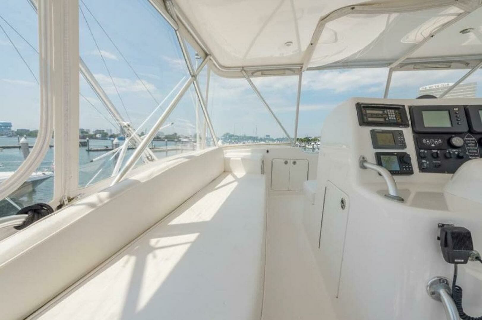 Post 53 - Ros Lyn - Flybridge