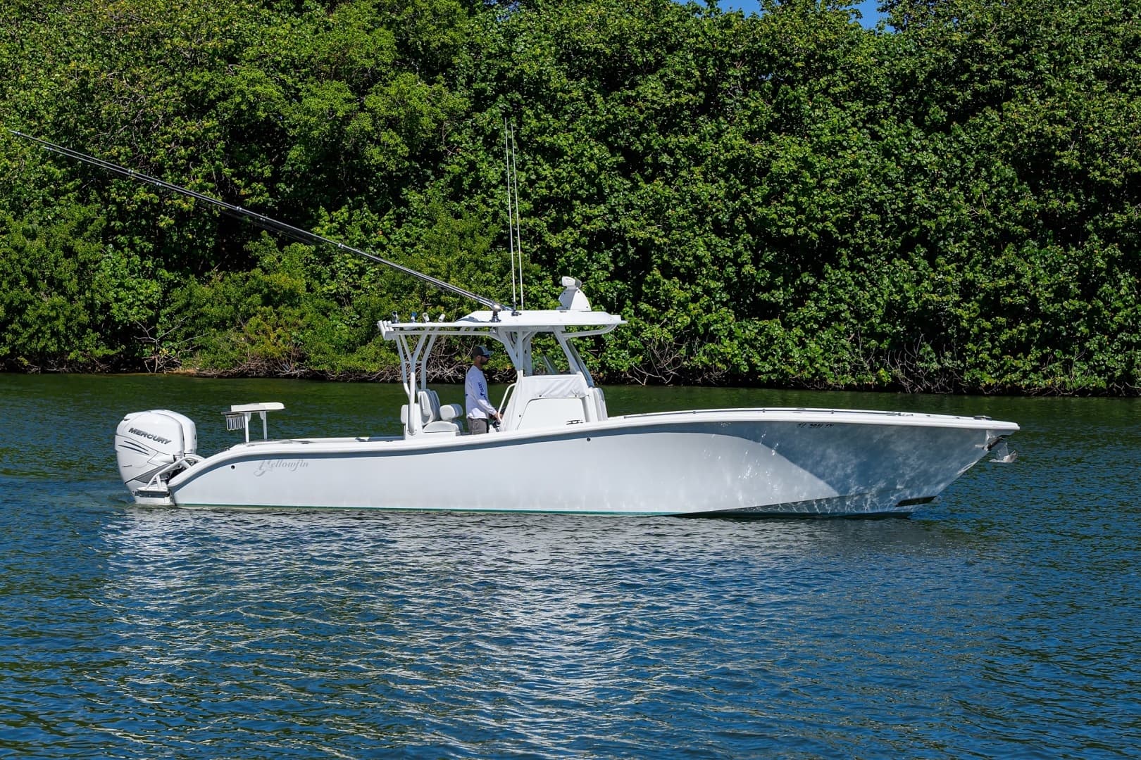 Yellowfin 34 - Exterior Profile