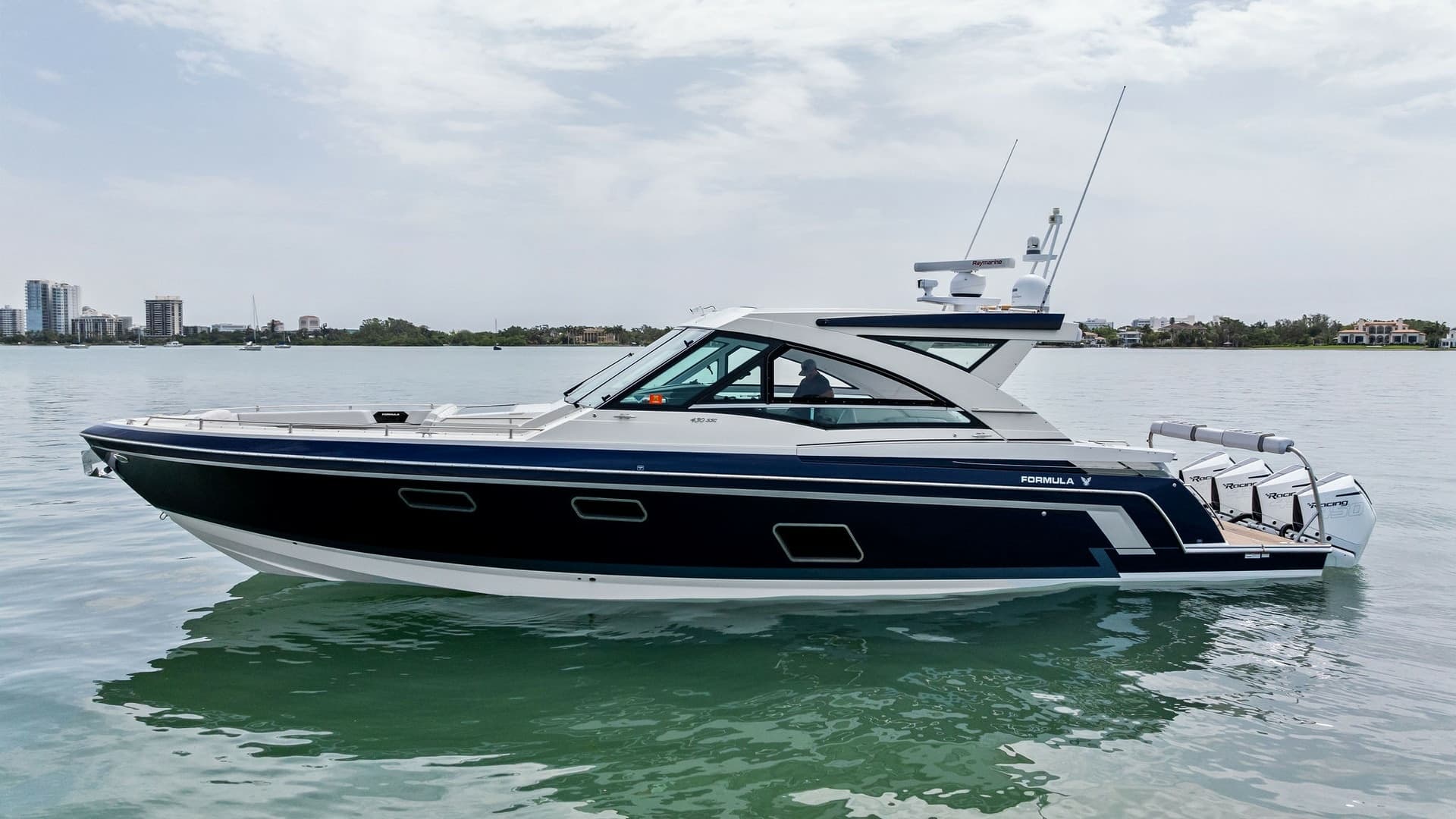 Side Profile of Formula 430 SSC