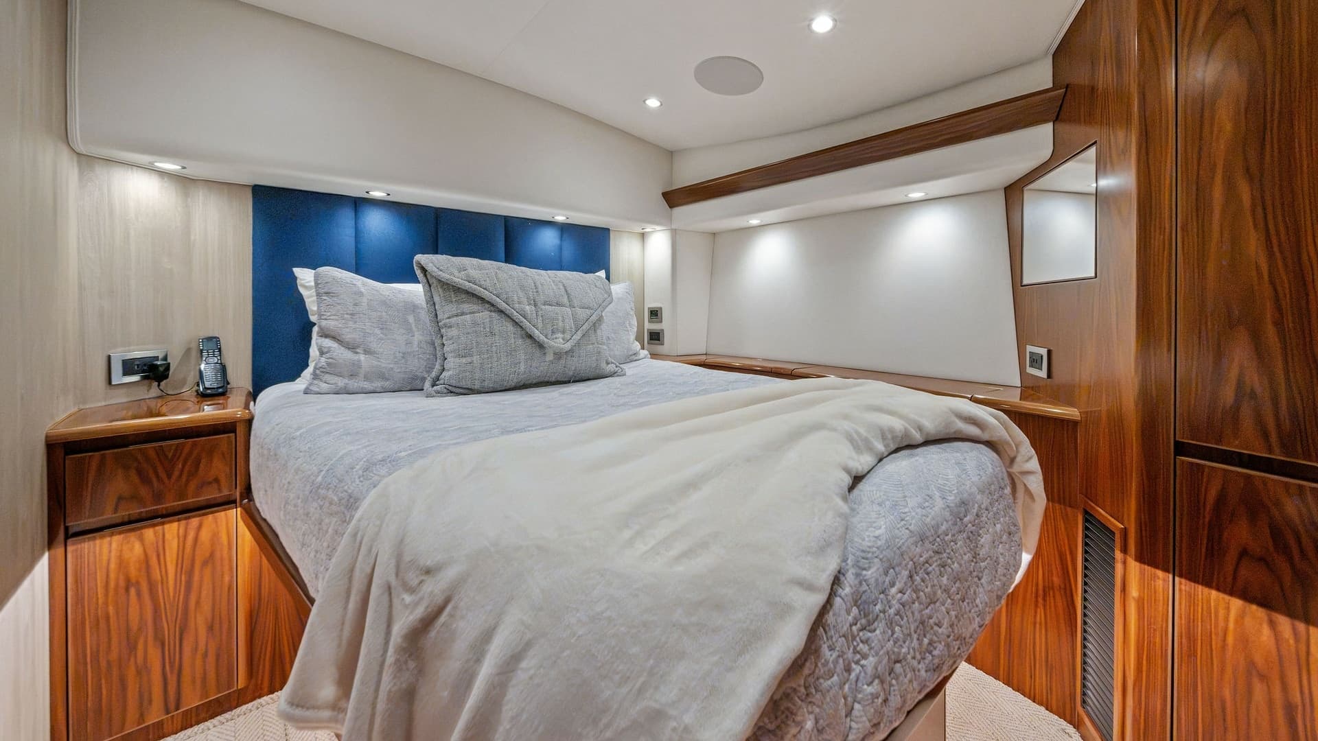 Luxurious Forward Stateroom
