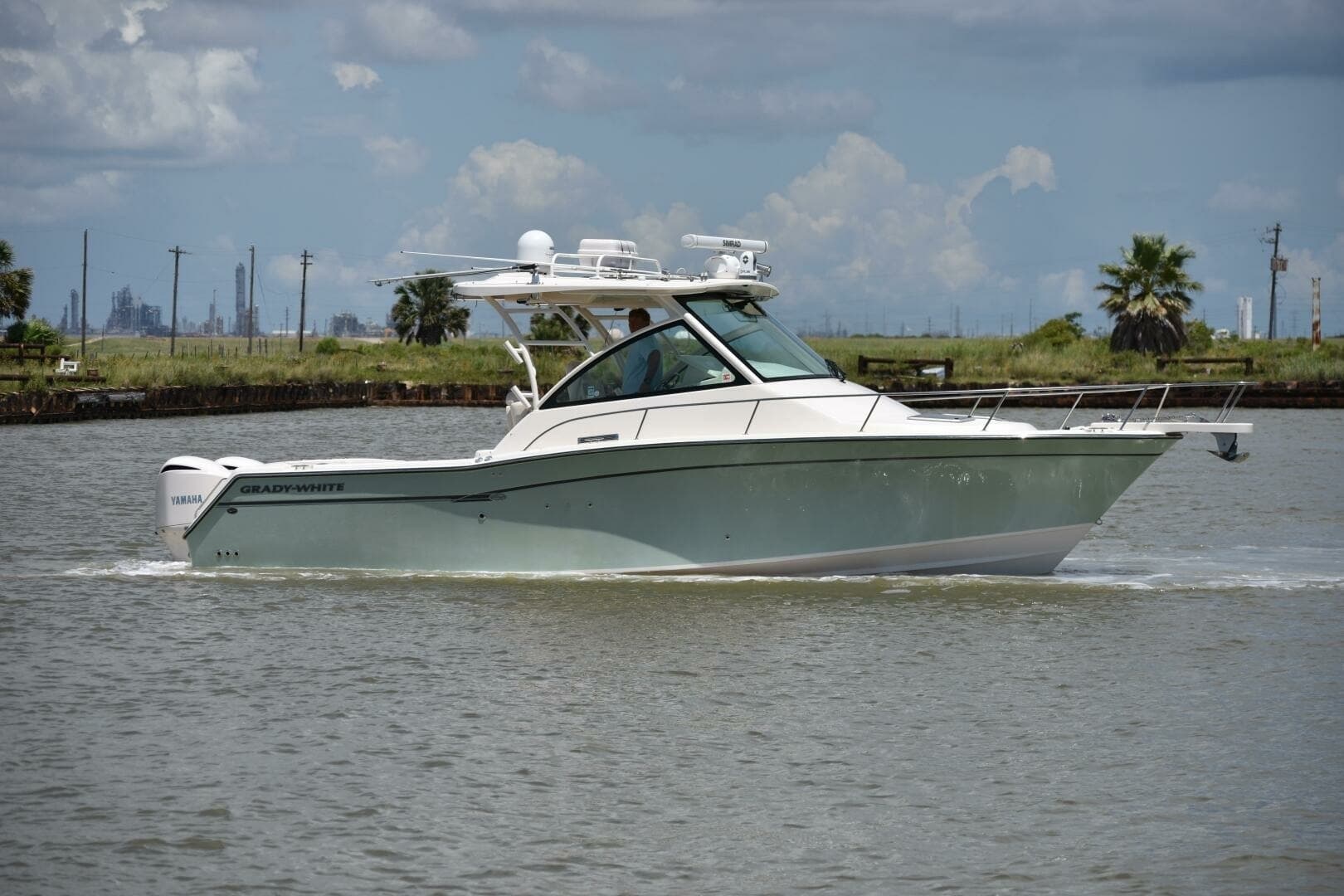 2016 Grady-White 330 Express 