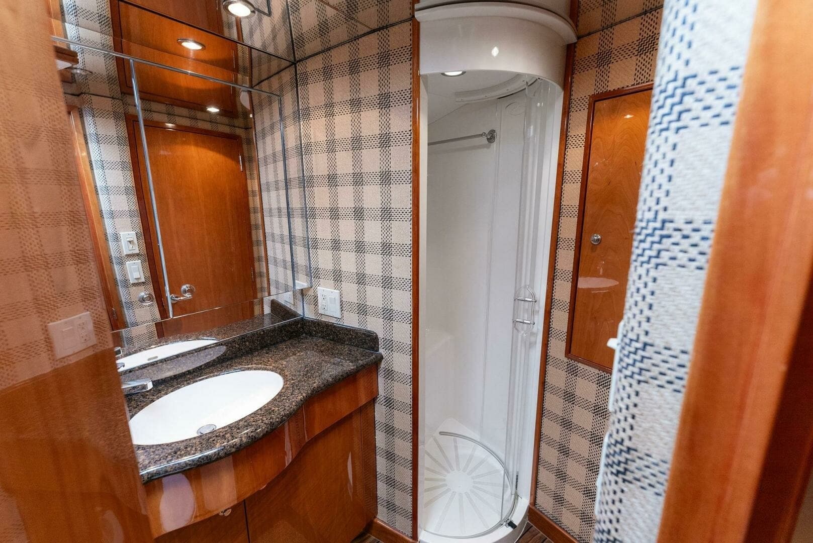 2007 Hatteras 64C - CHUPACBRA