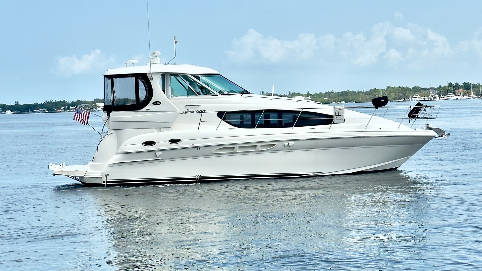 Starboard Profile of Sea Ray 40