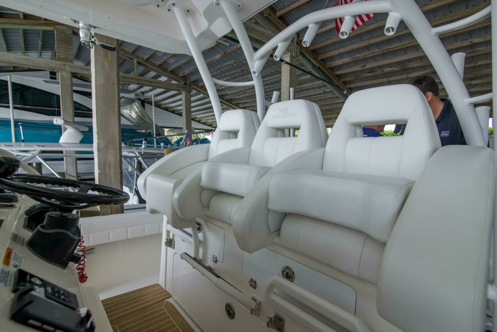 Regulator 41 - Miss Megan - Helm Seats