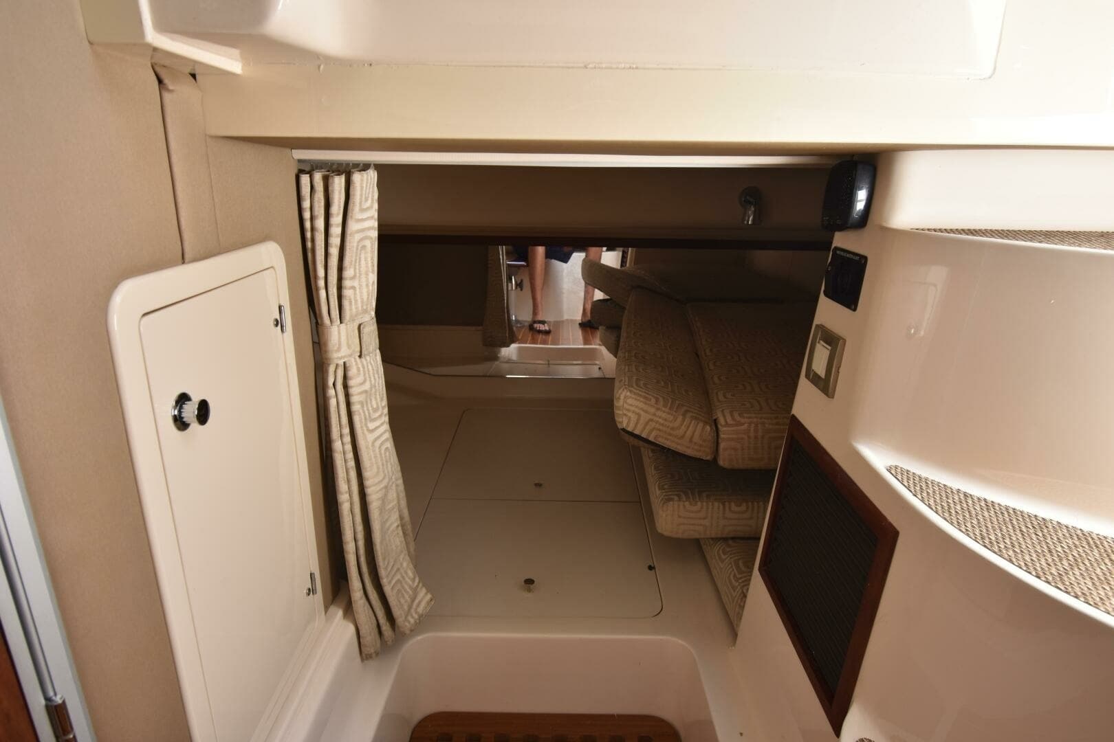 2016 Grady-White 330 Express 