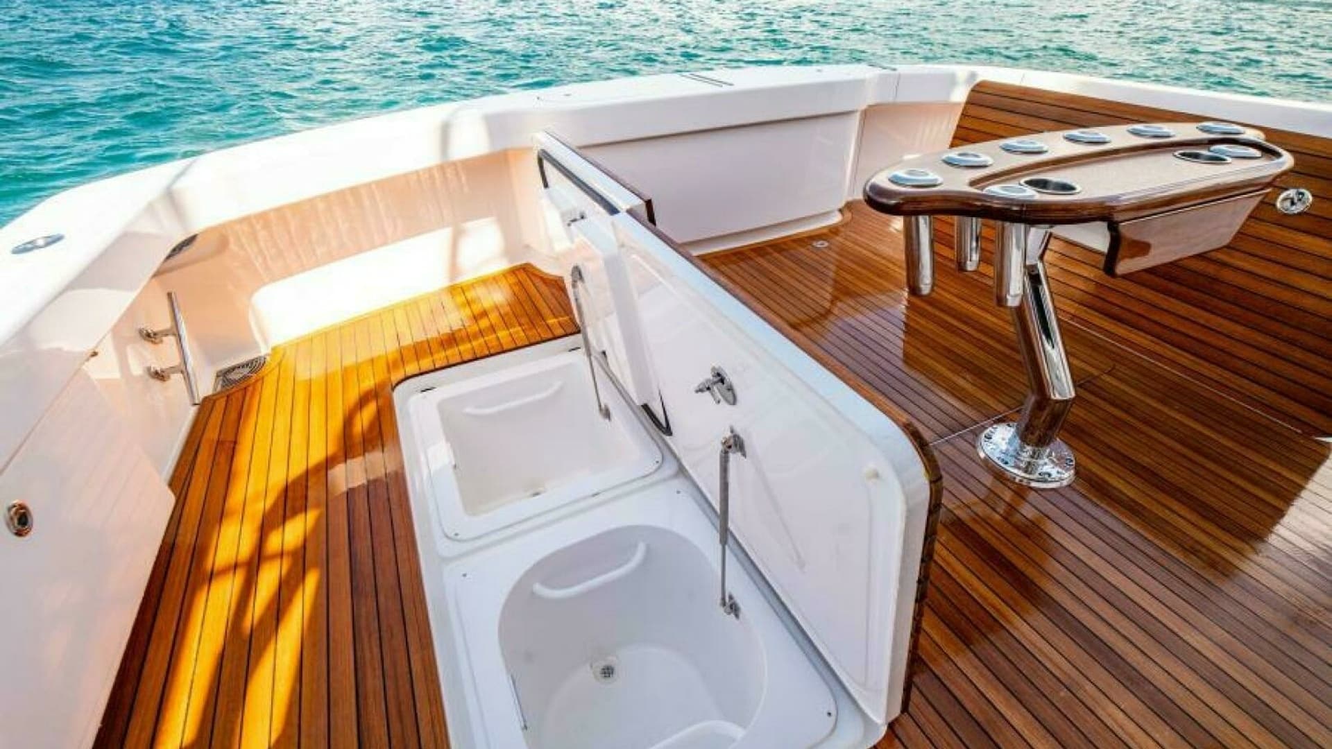 Teak Cockpit with Fishing Amenities