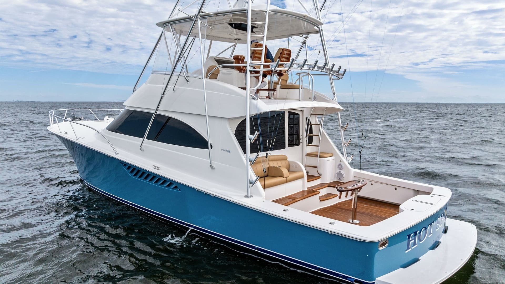 Aft Deck and Flybridge View