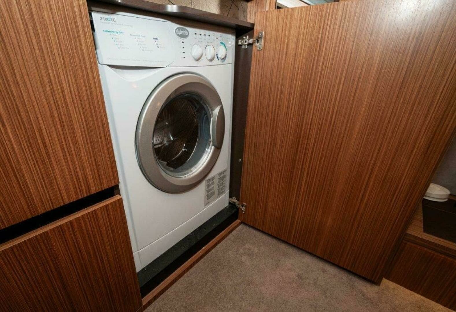 2018 Sea Ray L550 Flybridge-Laundry