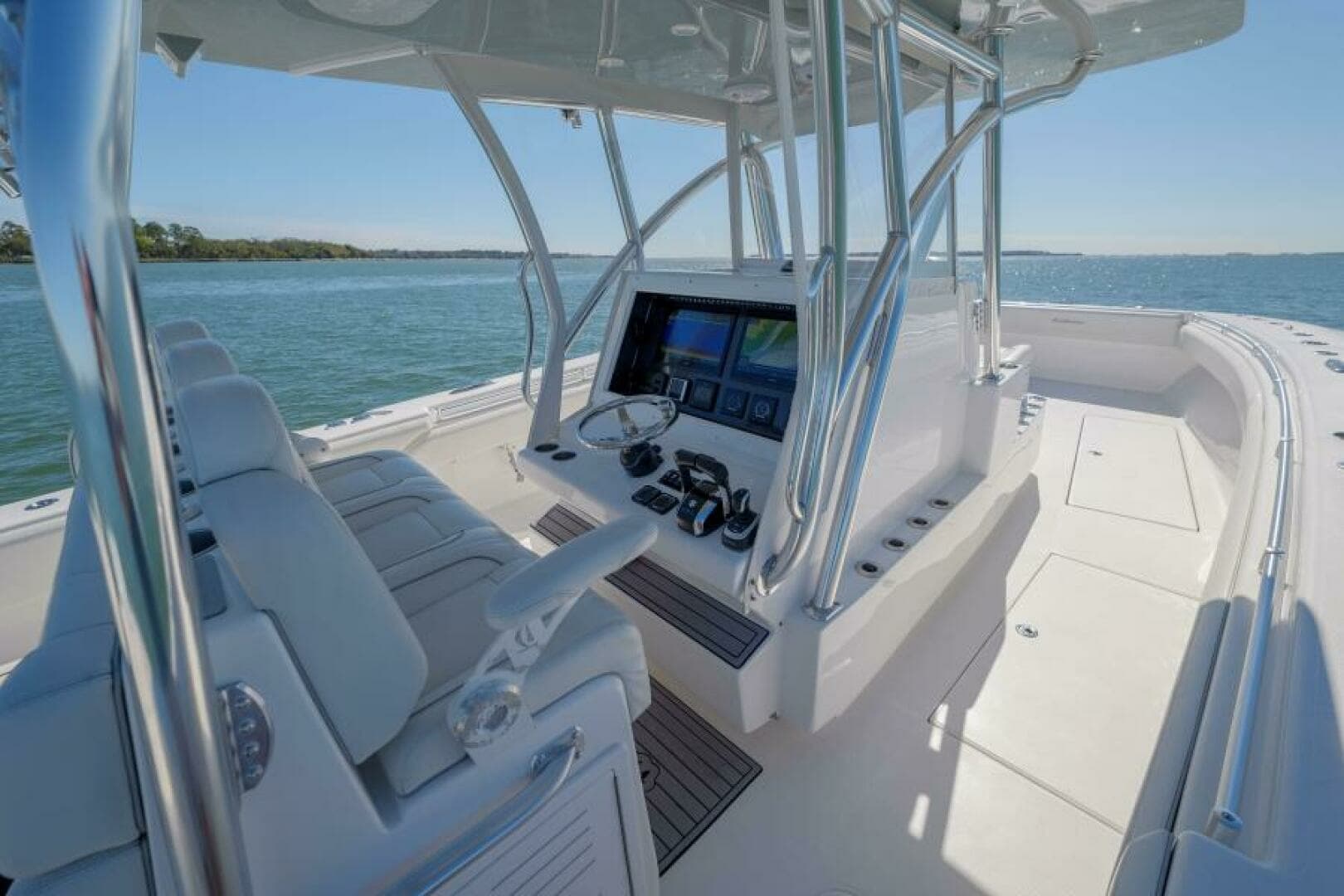 SeaHunter 38 Reel Escape- Helm