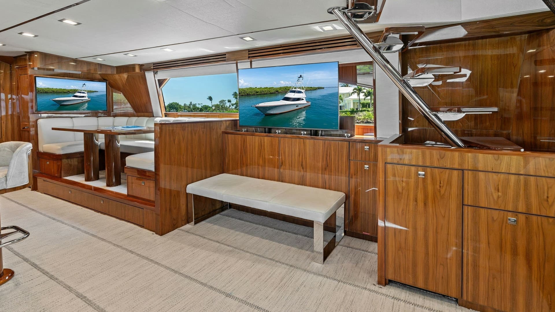 2016 Viking 80 Enclosed Bridge- FRIGATE- Salon