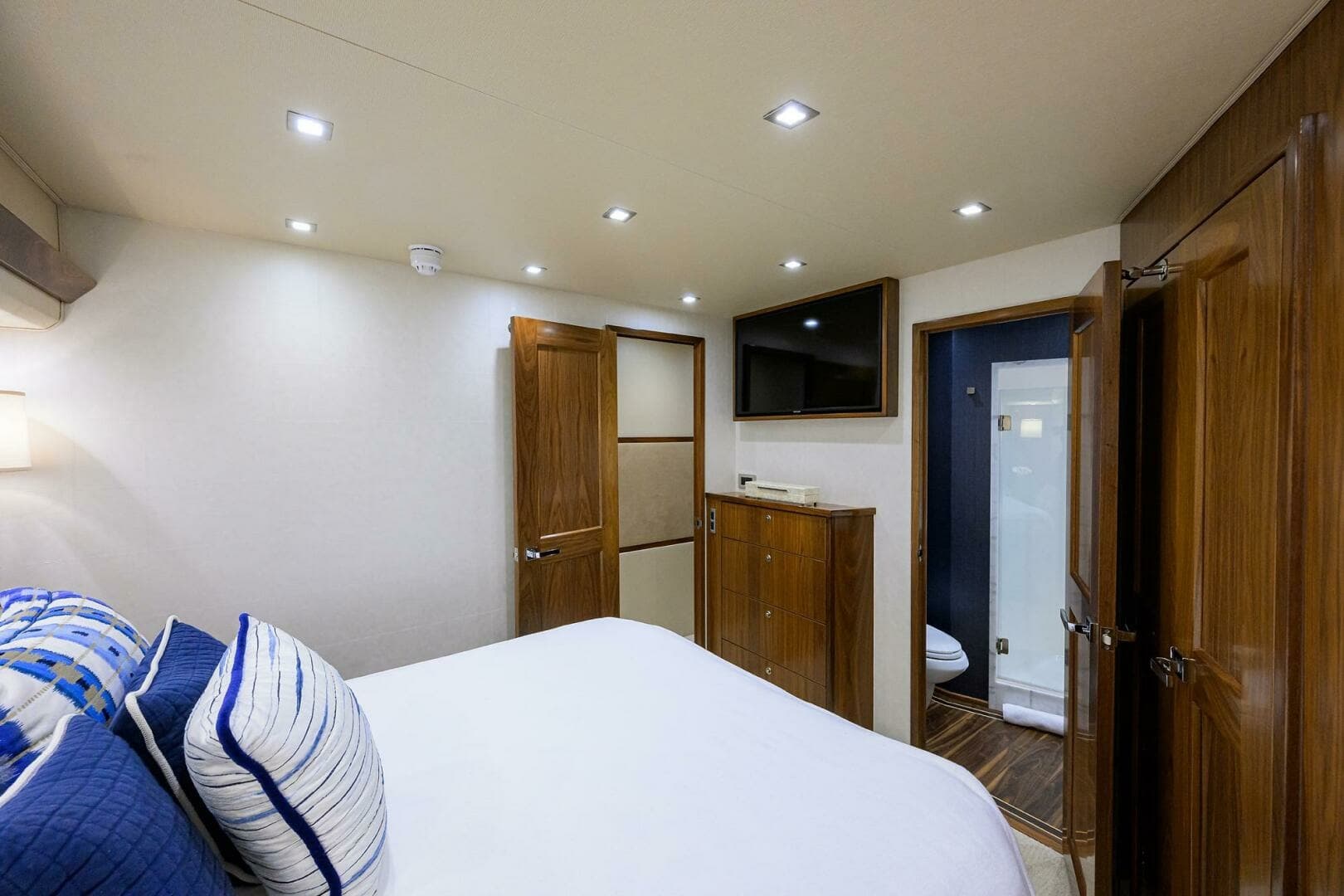 Viking 92 CHINA TIME - Starboard Guest Stateroom