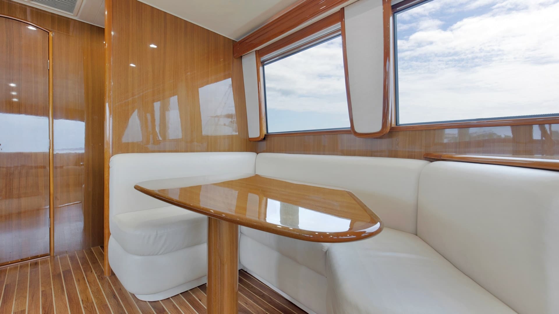 2007 74 Viking Enclosed Bridge Never Settle Galley (4)