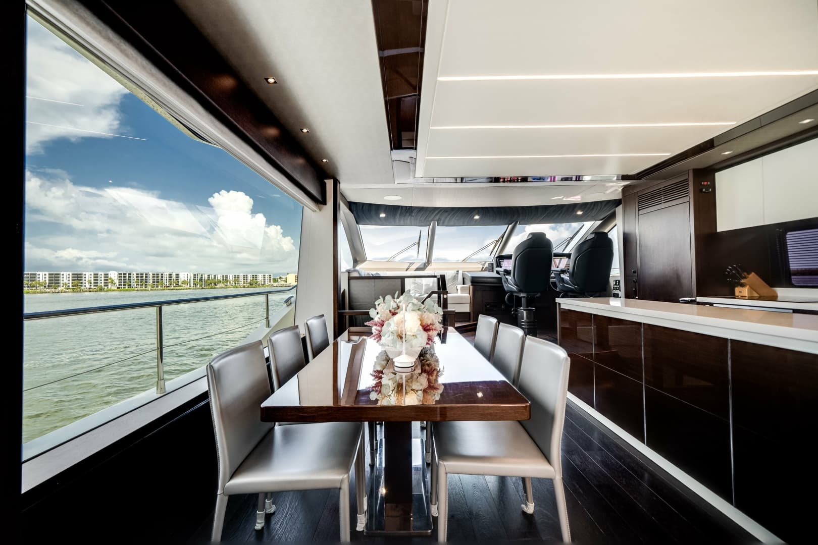 2019 Sunseeker 76 Flybridge