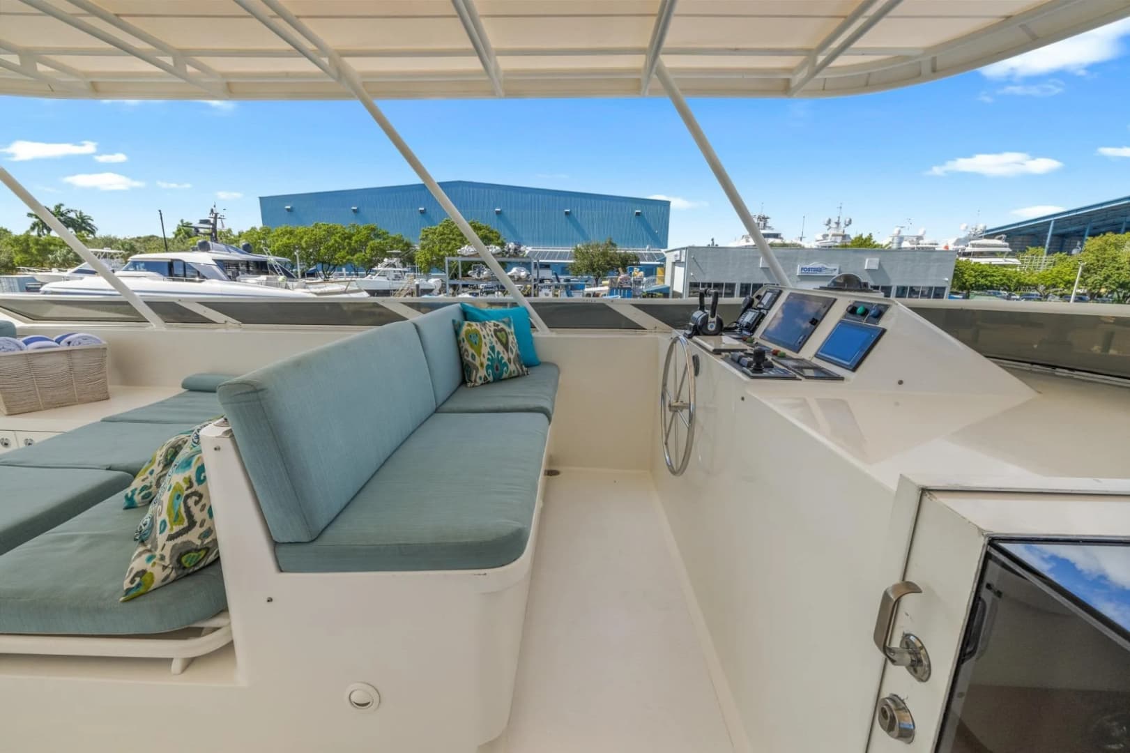 1999 Trinity Yachts Raised Pilothouse