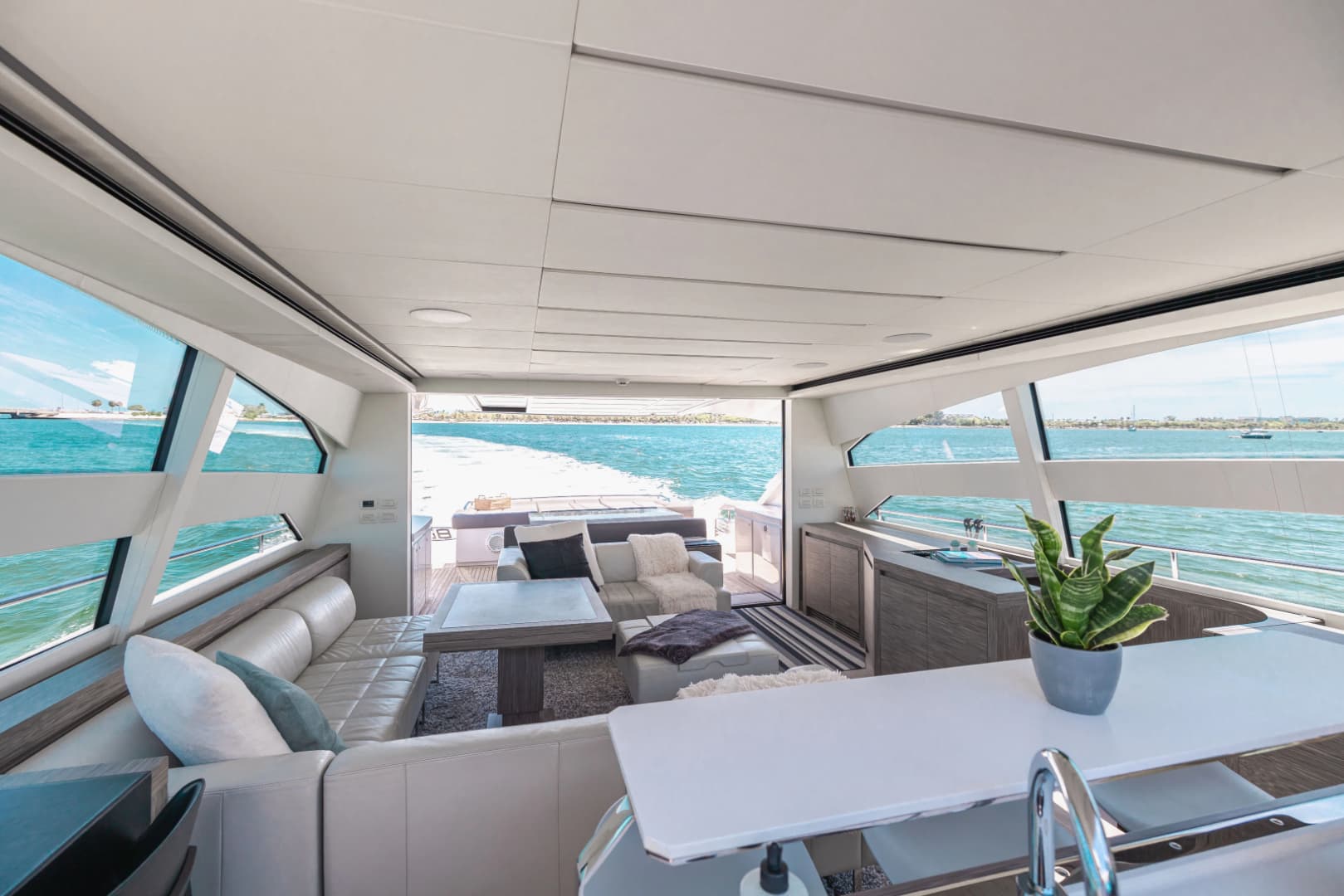 2017 Pershing 82 VHP