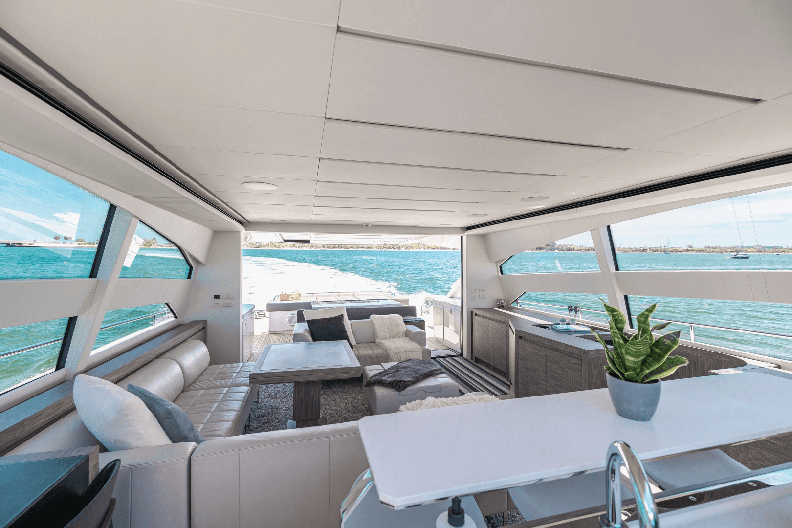 2017 Pershing 82 VHP