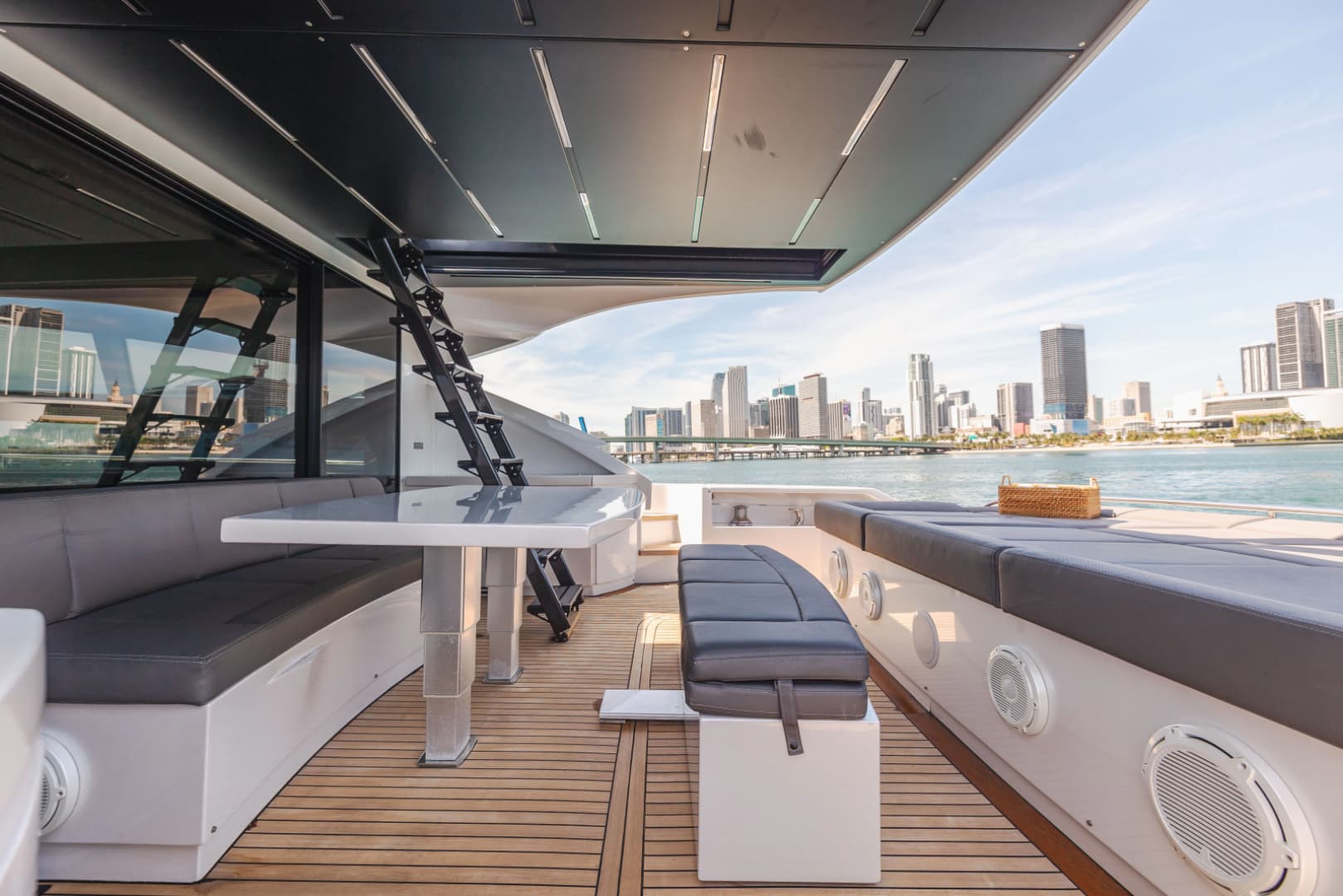 2017 Pershing 82 VHP