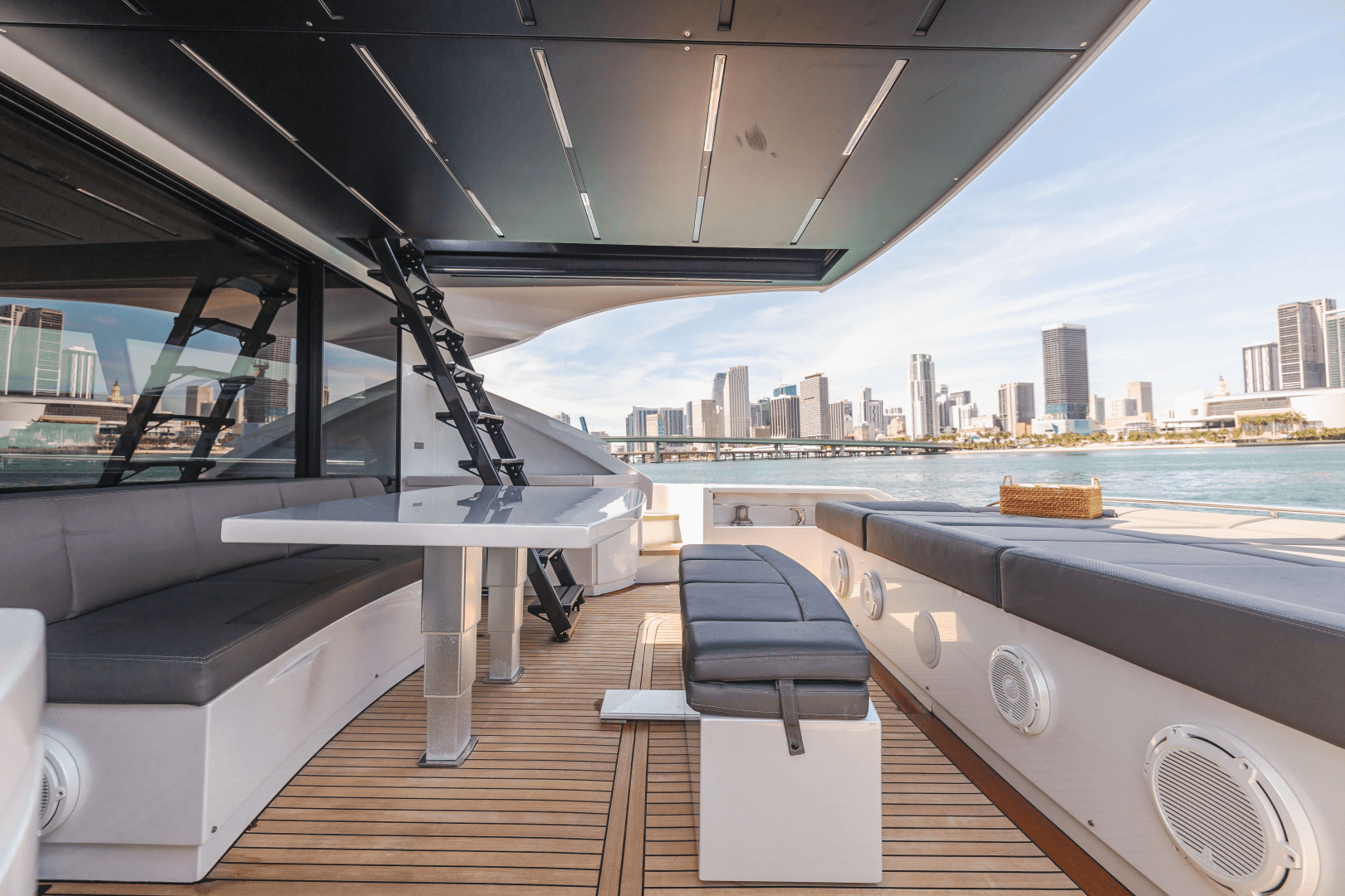2017 Pershing 82 VHP