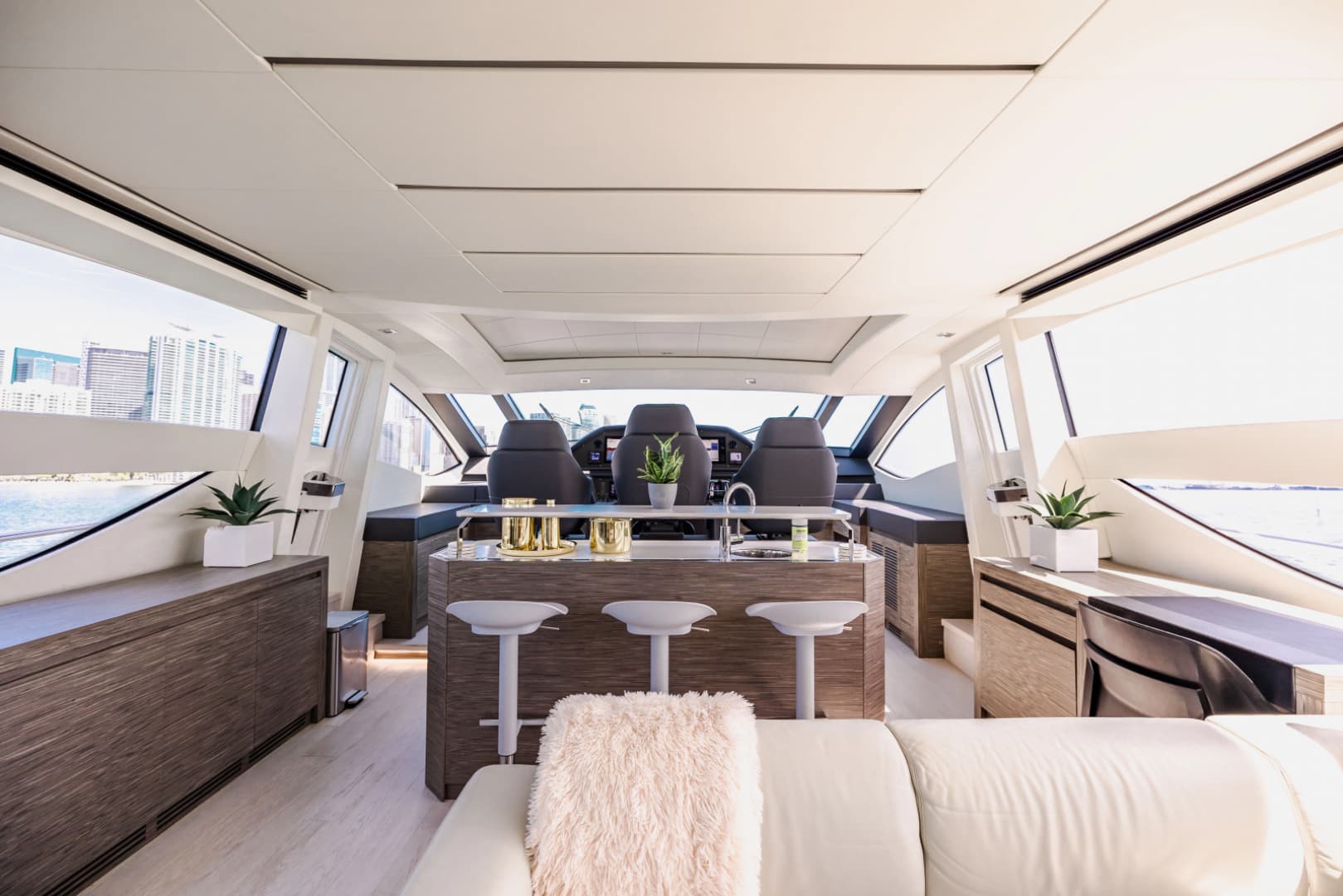 2017 Pershing 82 VHP
