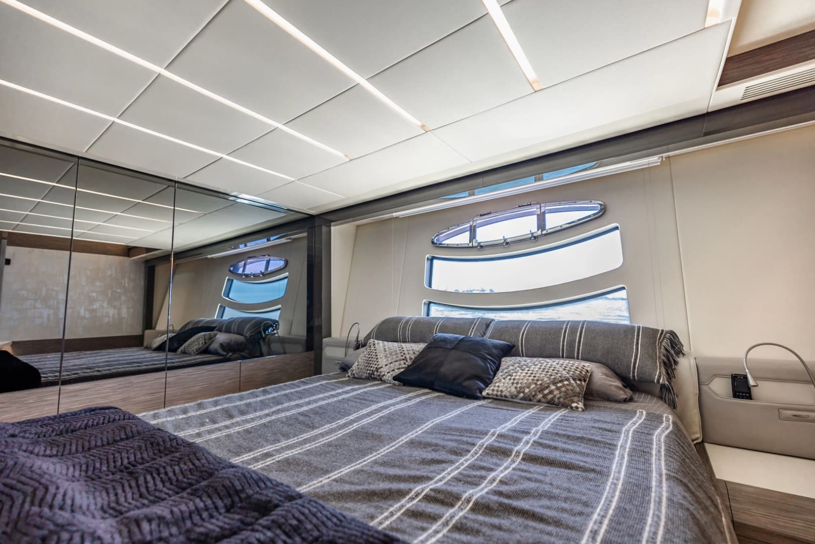 2017 Pershing 82 VHP