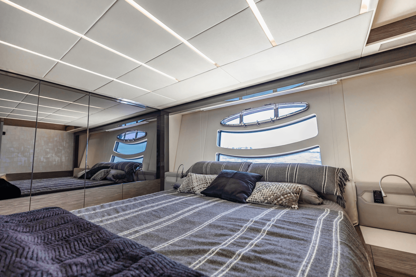 2017 Pershing 82 VHP