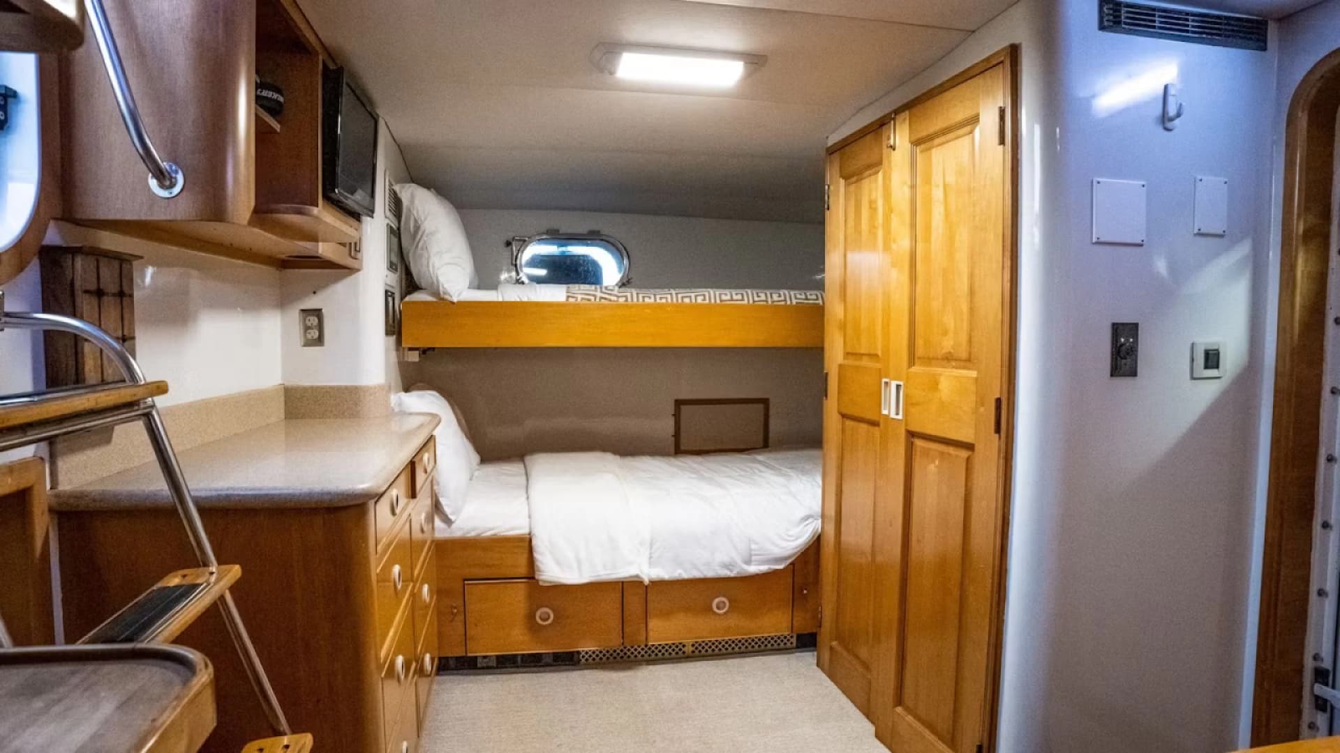 1993 Queenship Explorer
