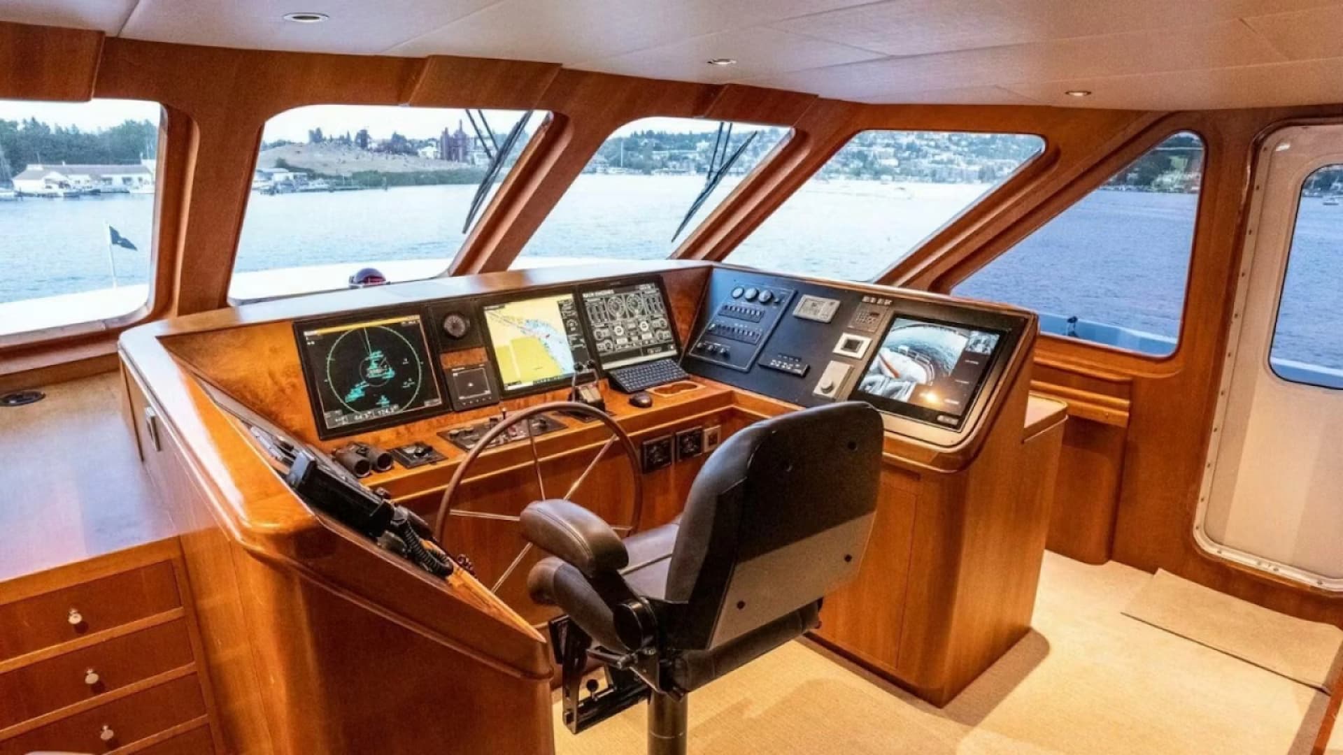1993 Queenship Explorer