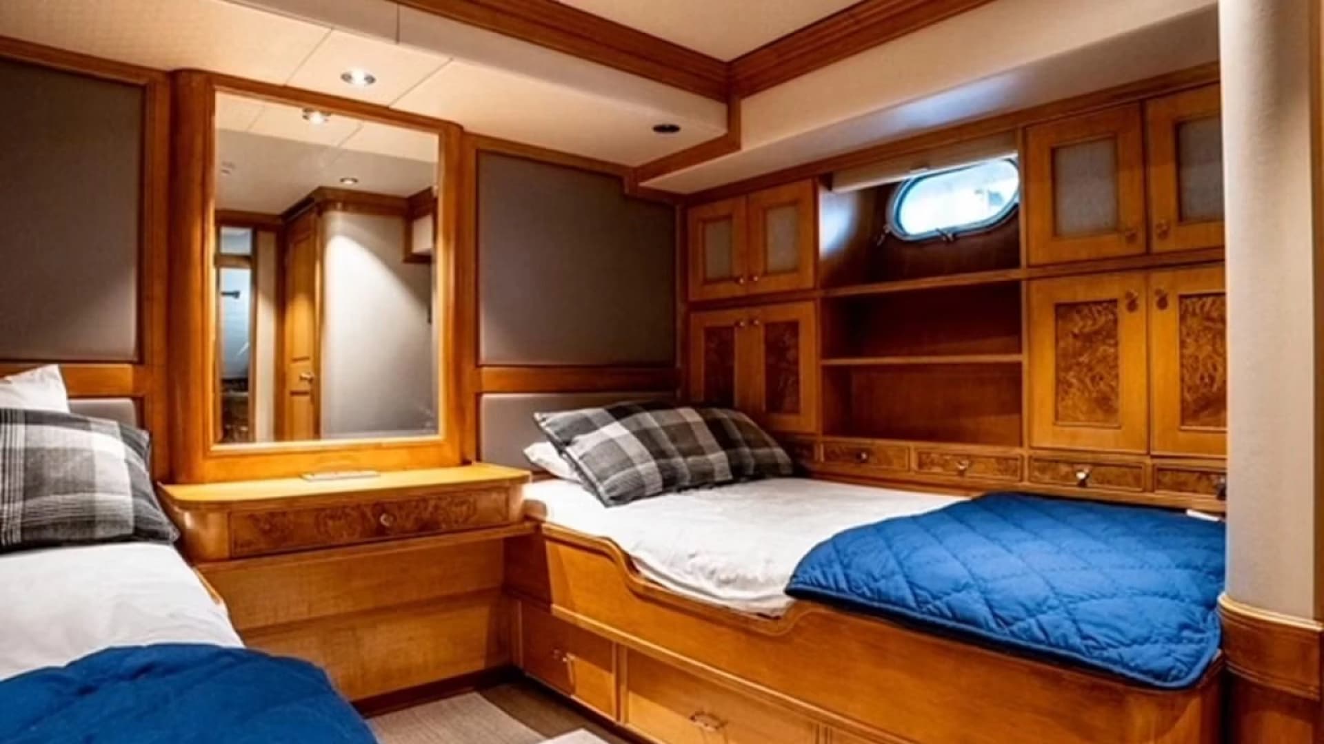 1993 Queenship Explorer