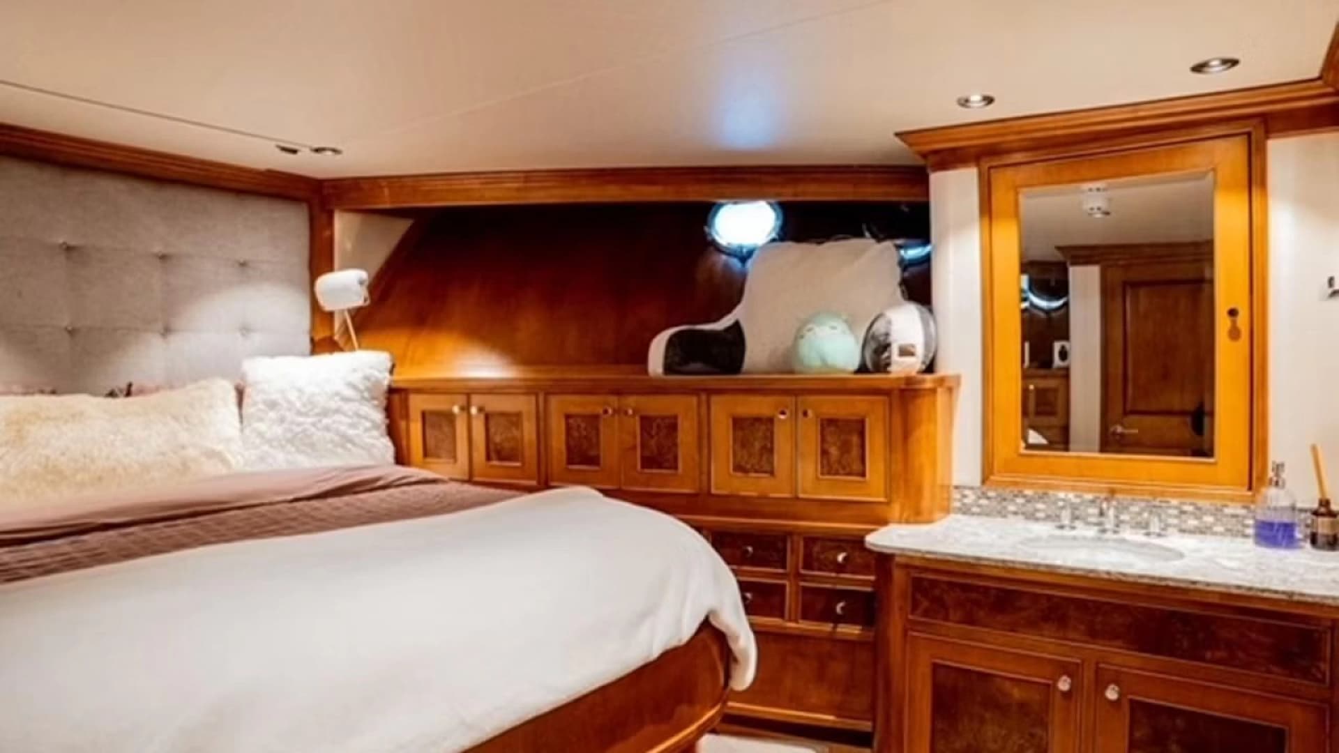 1993 Queenship Explorer