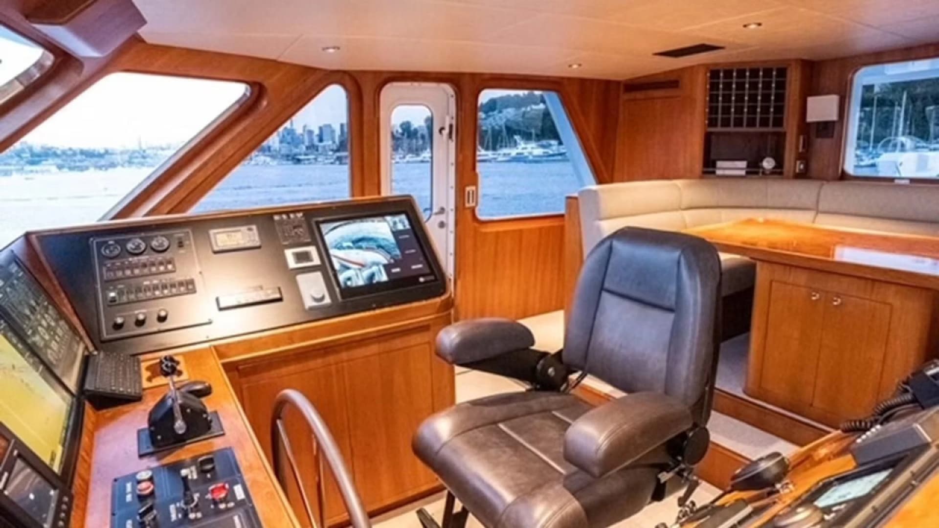 1993 Queenship Explorer