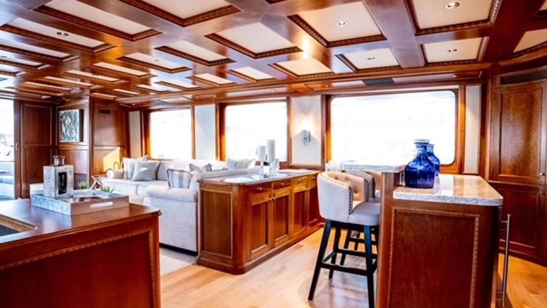 1993 Queenship Explorer