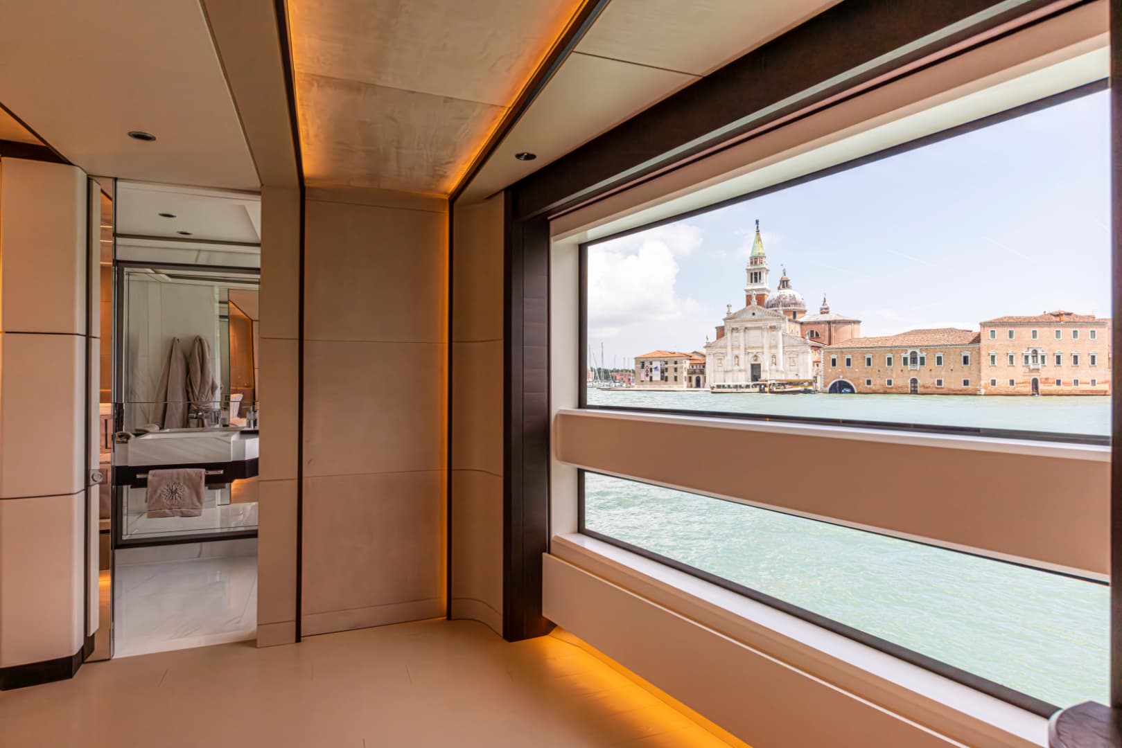 2028 Ocean King Ducale 120