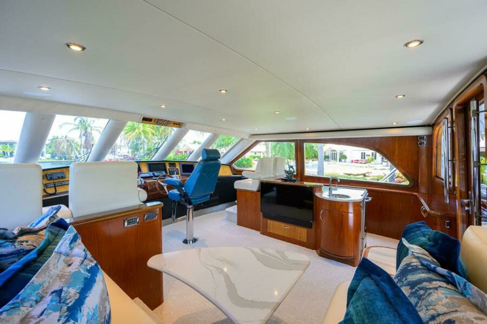 2004 Sea Force IX 82 Enclosed Bridge