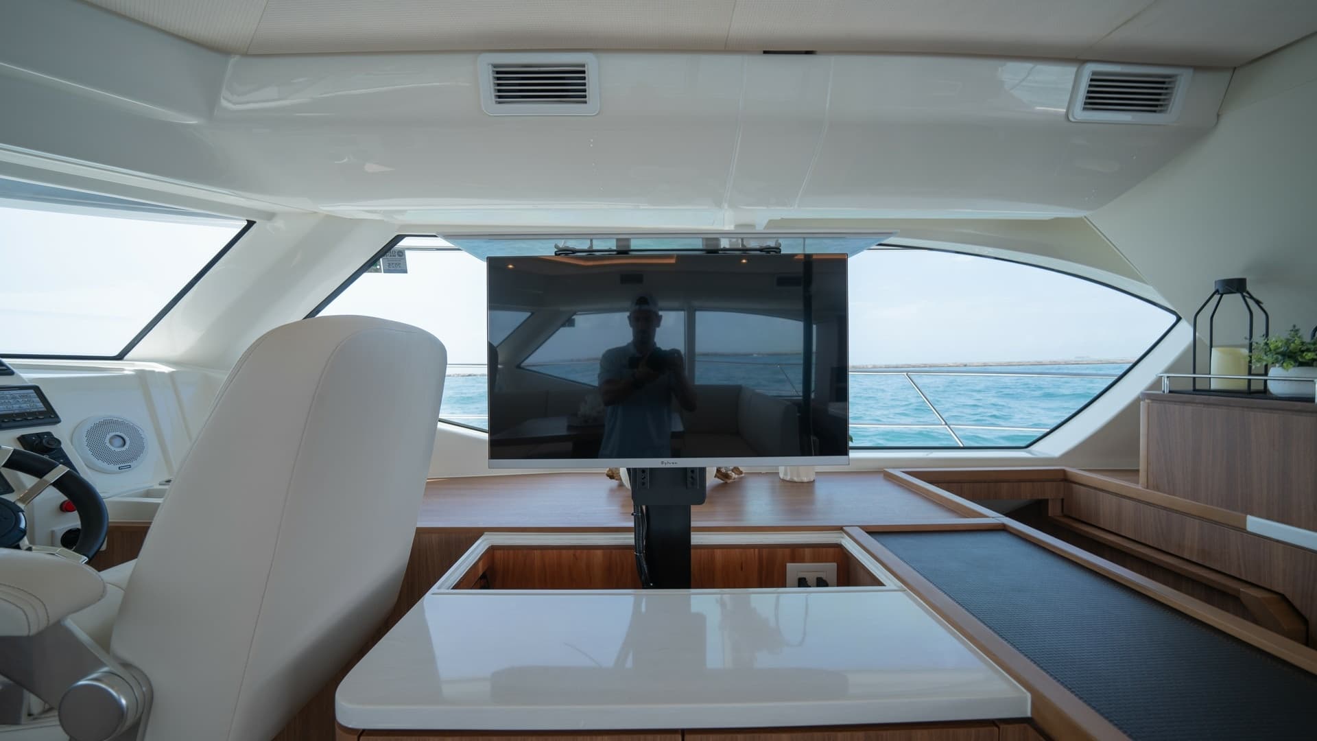 Helm Station with Entertainment System