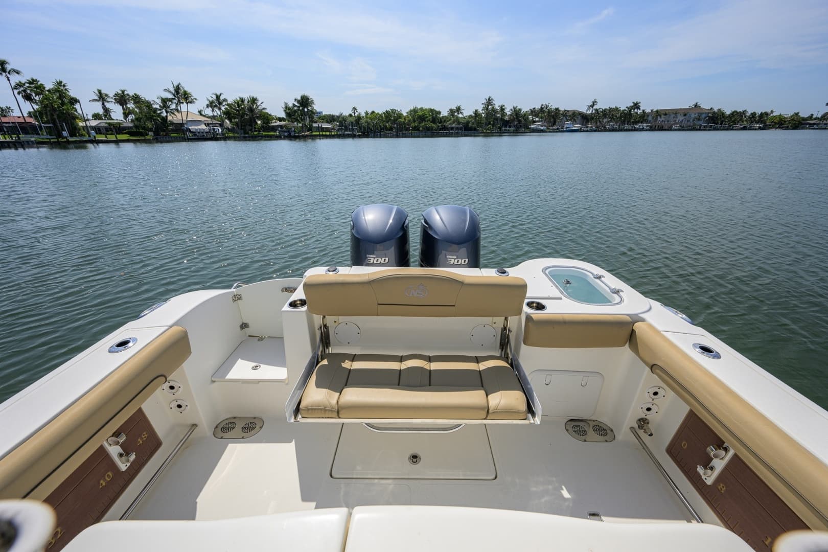 NauticStar 28 - Cockpit