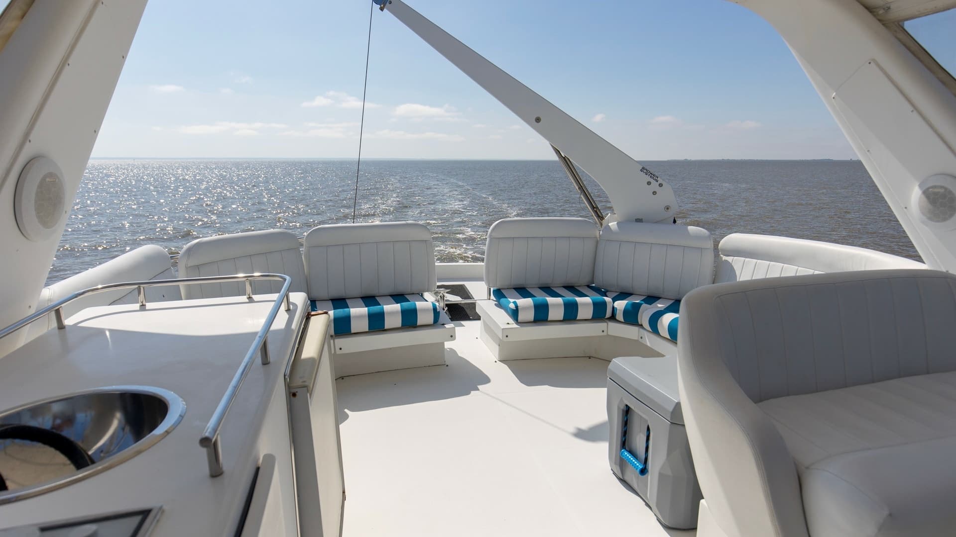 2001 48 Navigator 4800 Classic Maggie B Top Deck