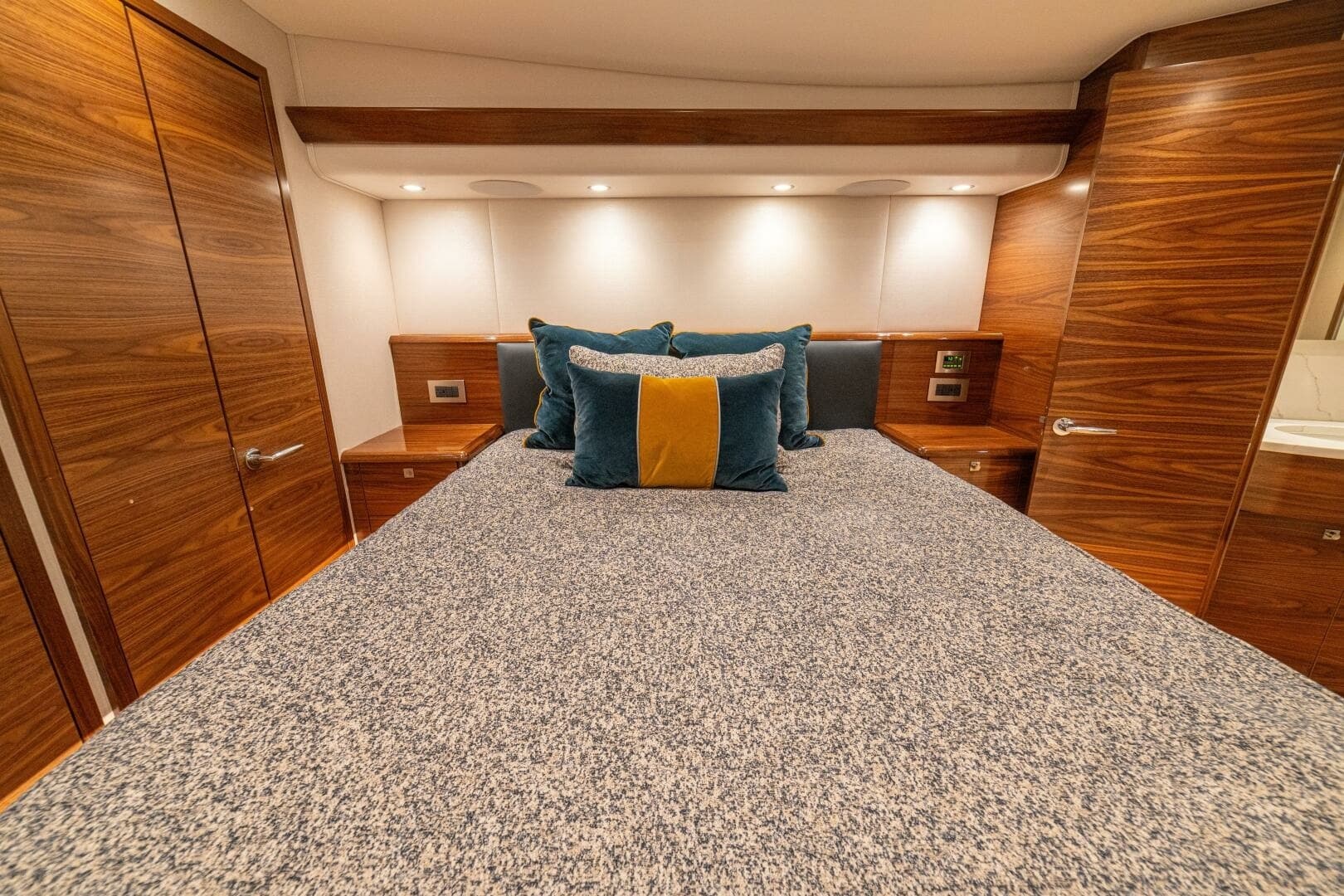 2025 Viking 58 Convertible GAME ON