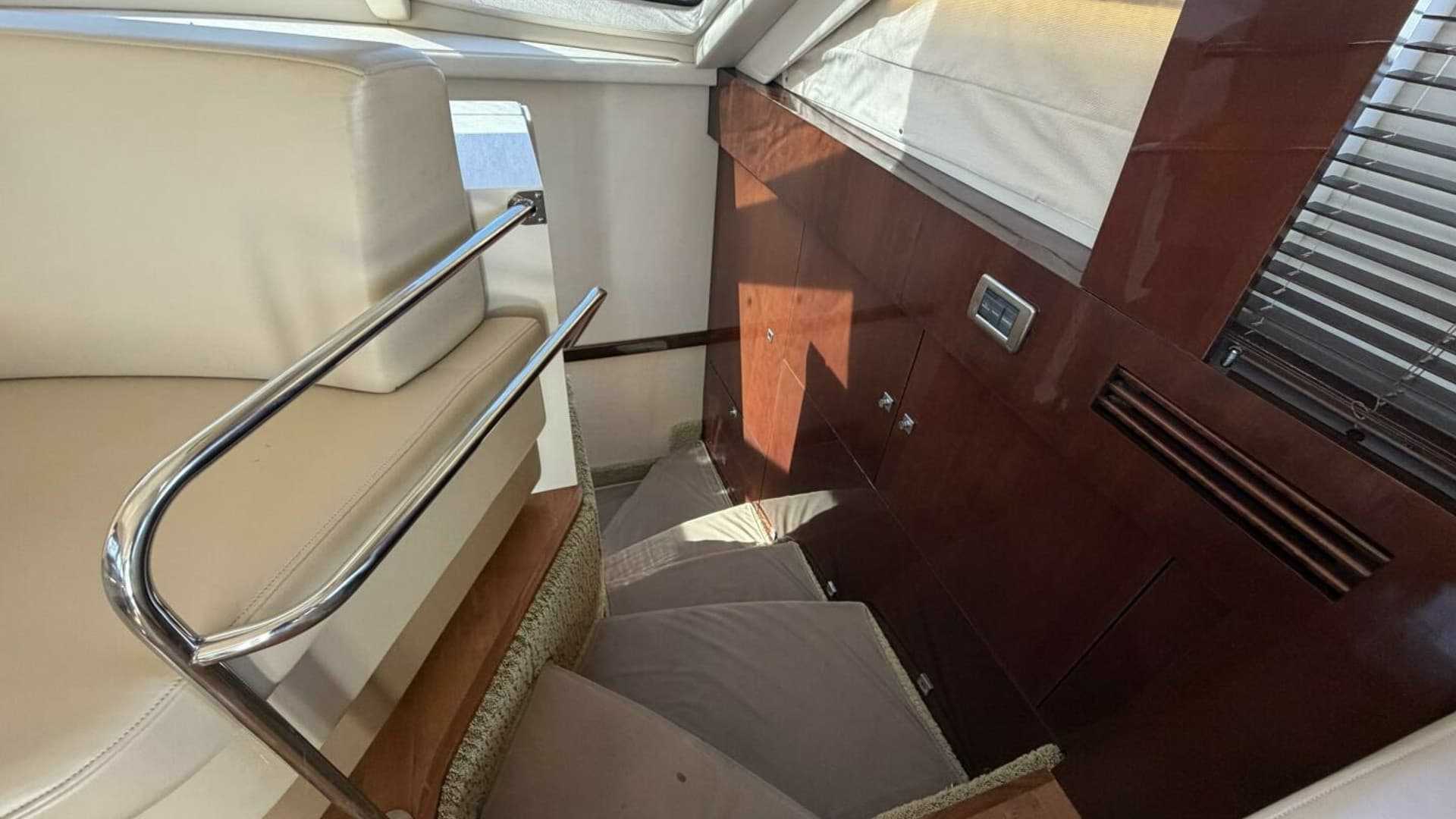 2008 Sea Ray 47 Sedan Bridge - Stairway
