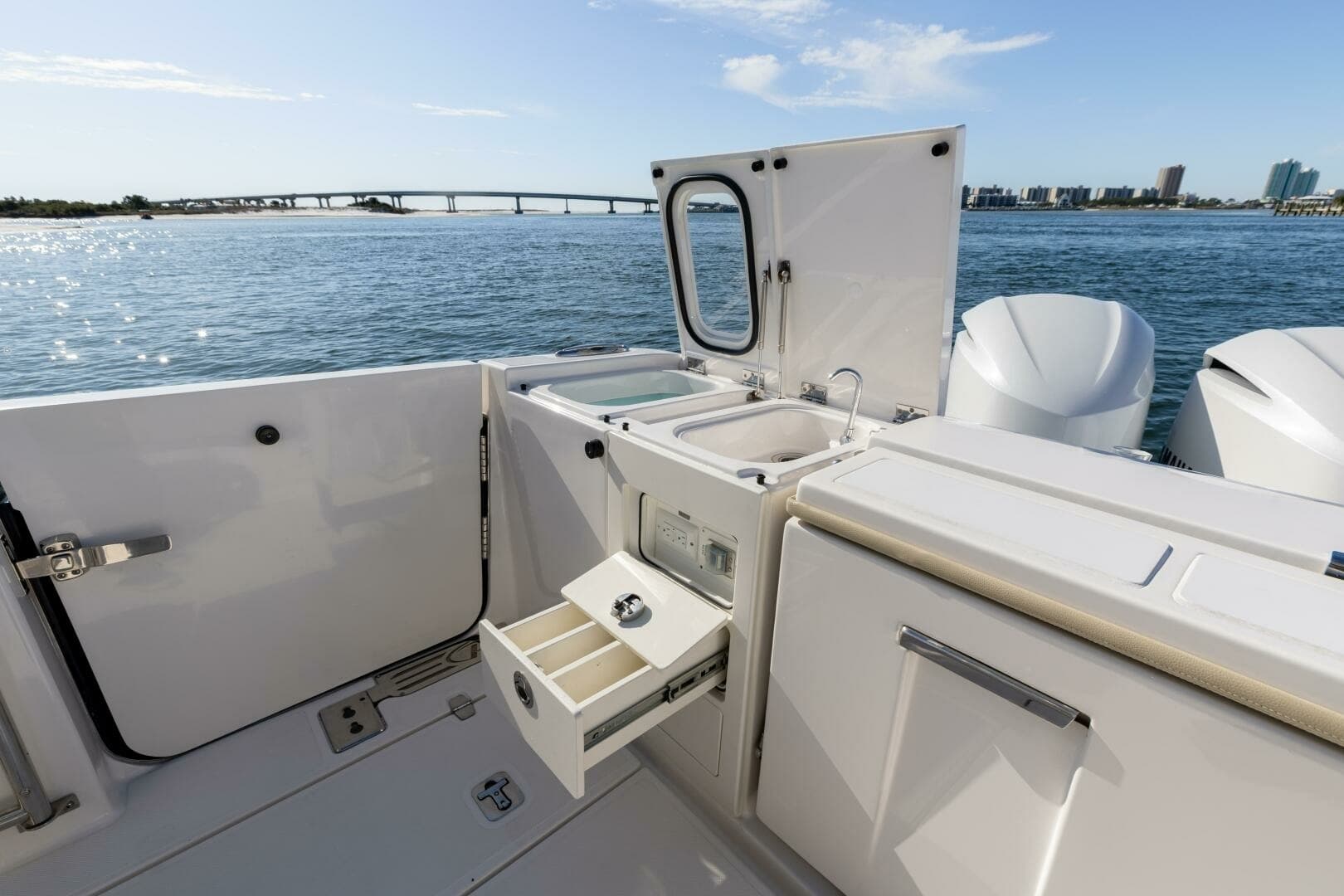 2019 Pursuit S 368 Moon Dogg Sink