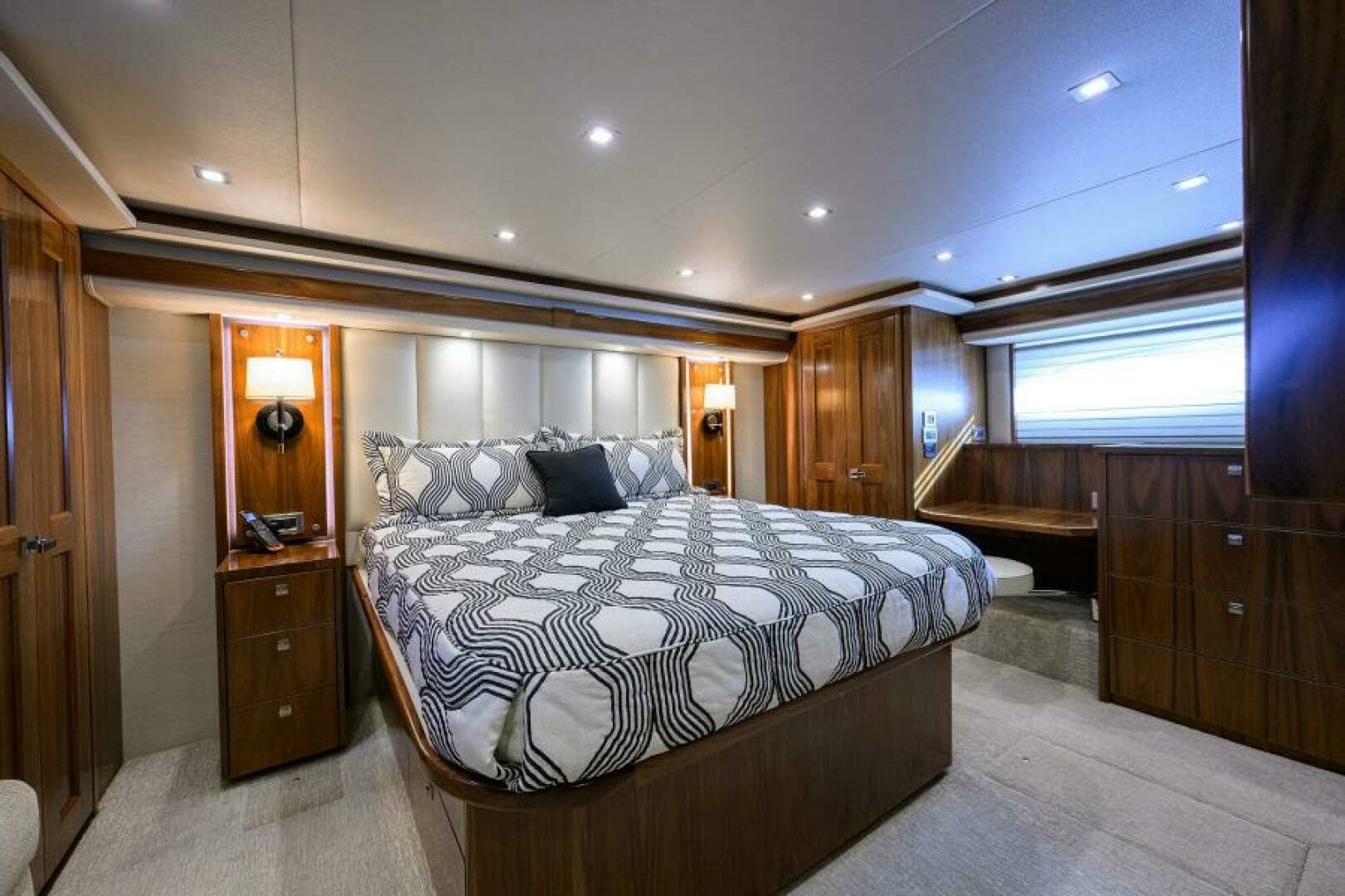 Viking 80 - LAMPLIGHTER - Master Stateroom