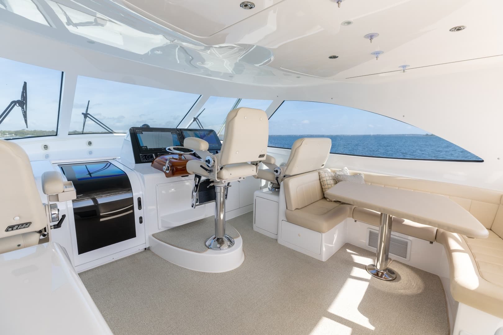 2018 52 Viking Sport Tower Wild Eagle Helm Deck (9)