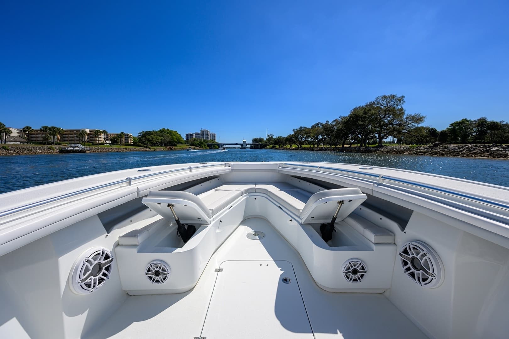 Yellowfin 34 - Bow