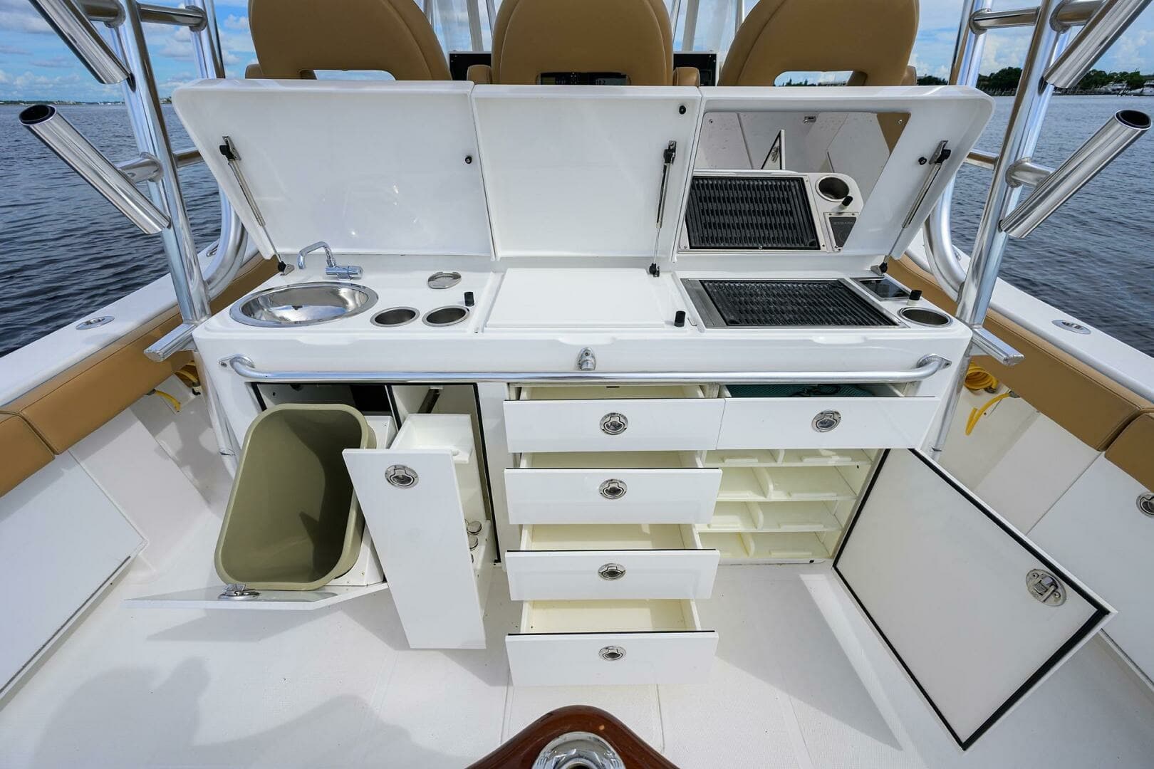 2018 Buddy Davis 42 Center Console - Tackle Center