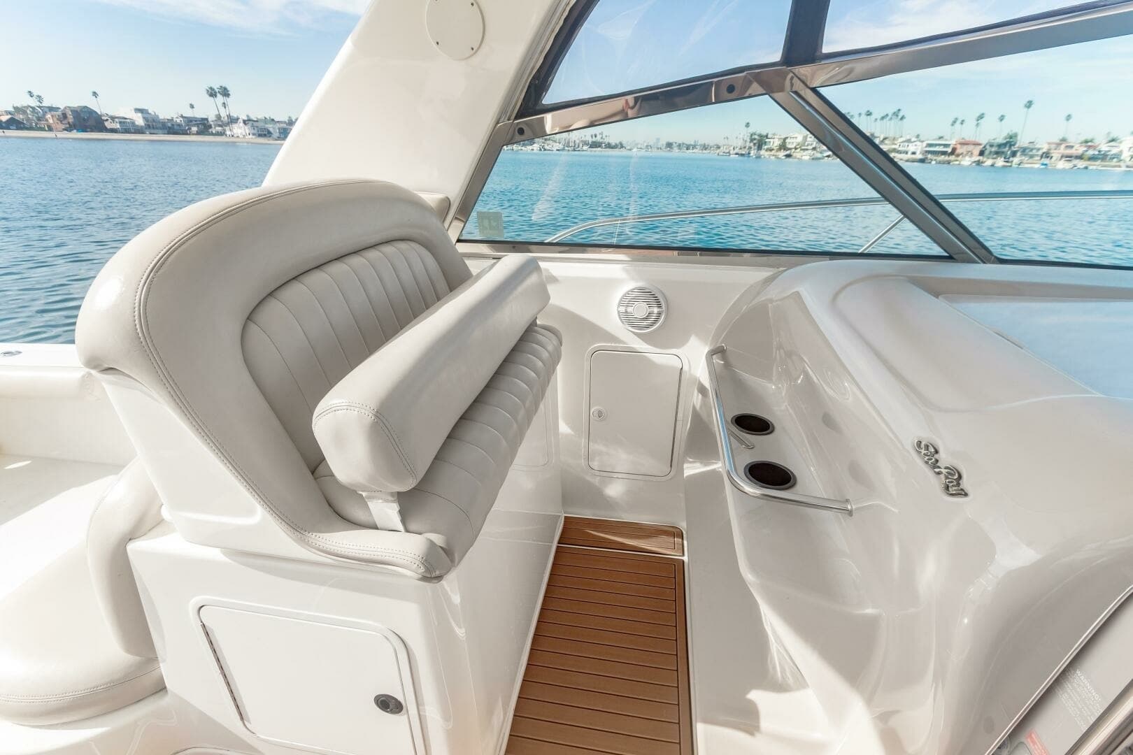 2000 Sea Ray 370 Express Cruiser